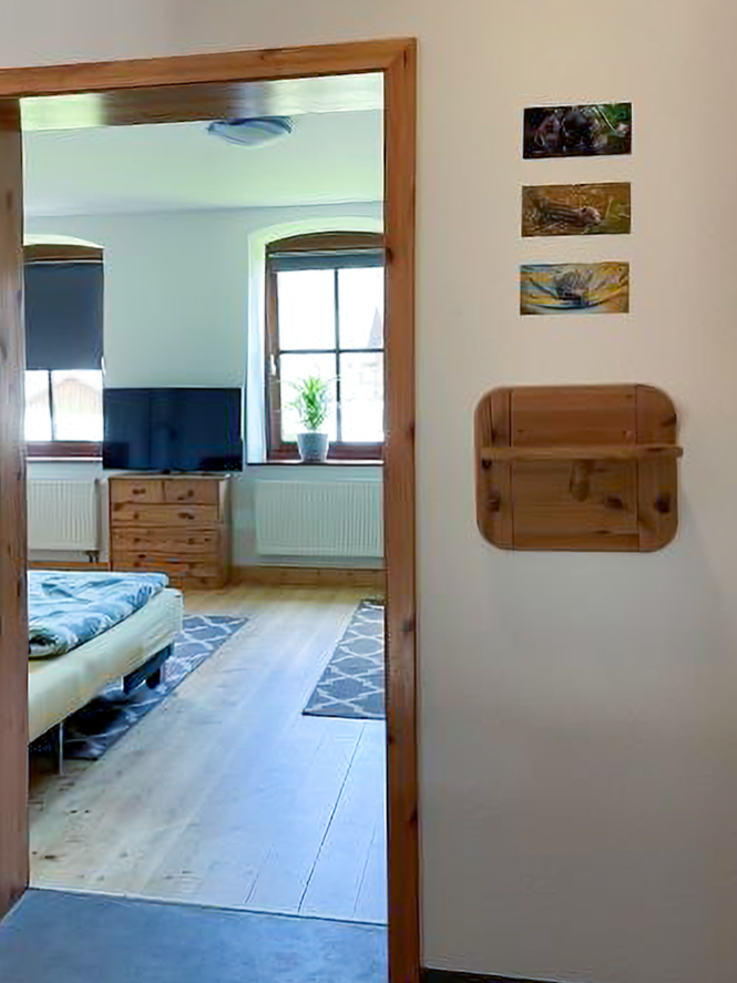 Blick vom Flur ins große Schlafzimmer