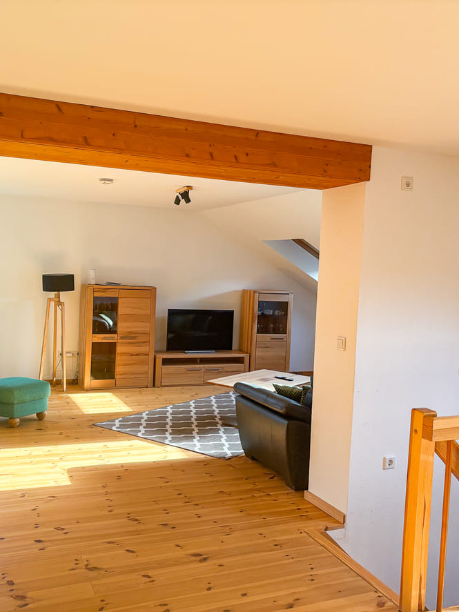 Wohnzimmer mit Flachbild-TV